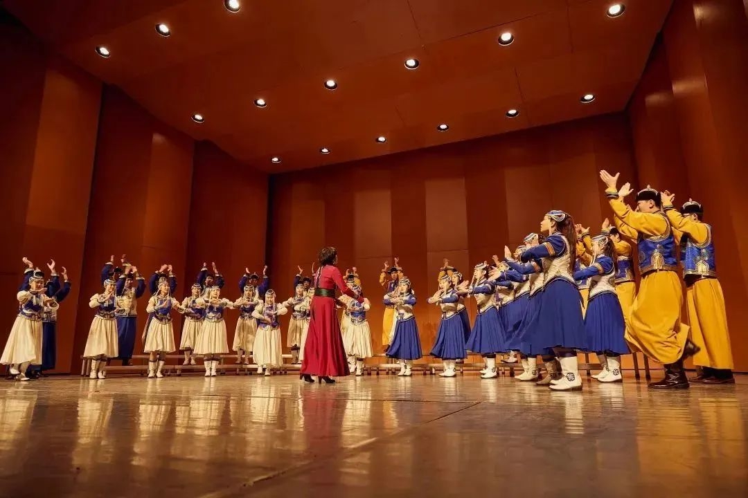 本周五来12博保利剧院听内蒙古少年的天籁之音