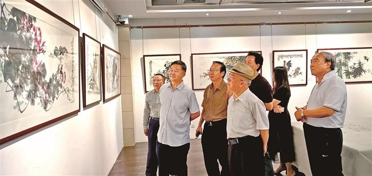 卓素铭花鸟画展亮相一雍美术馆