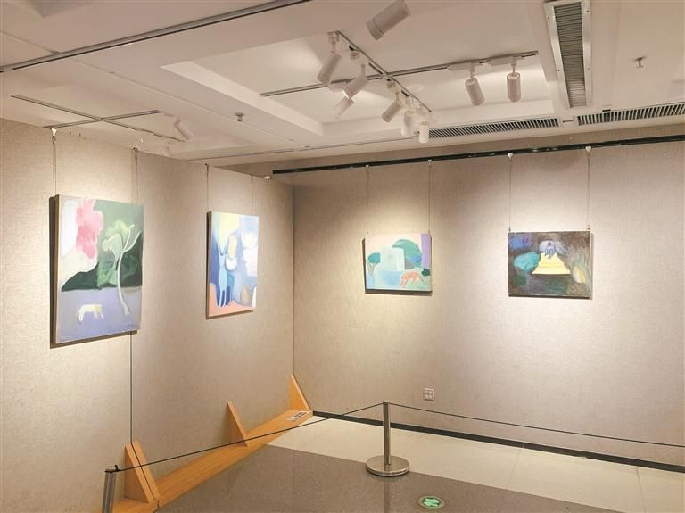 12博艺廊展出“季节万花镜”