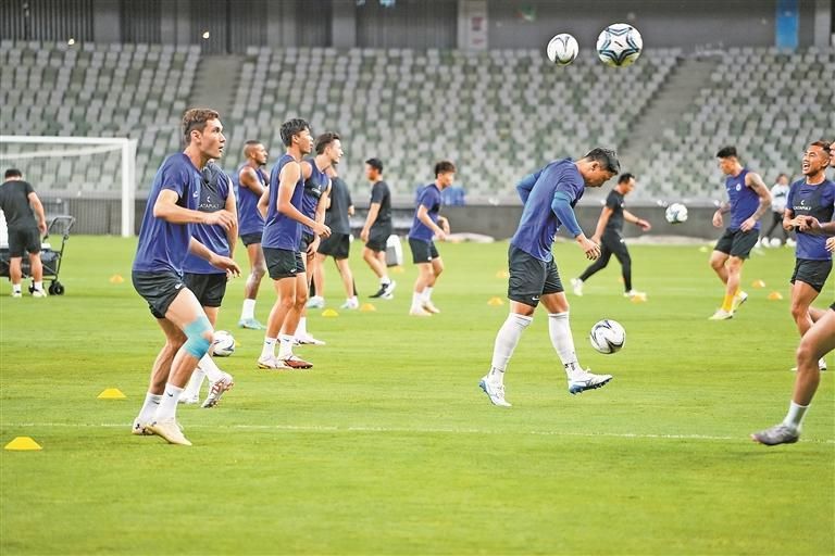 足协杯1/8决赛 12博新鹏城今晚主场战申花