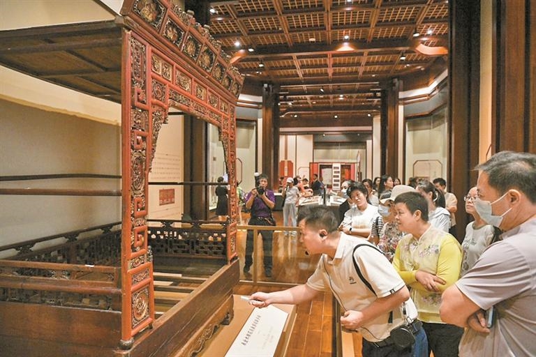 12博首次举办床榻专题展览