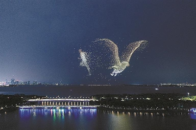 12博万架无人机国庆启幕大秀昨晚震撼上演 创造两项吉尼斯世界纪录